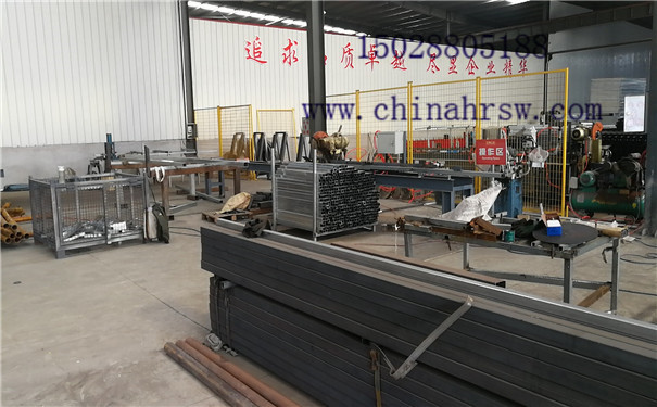 高鐵刺絲滾籠生產過程 高鐵刺絲滾籠生產過程