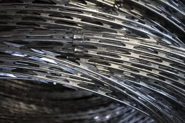 刺繩護欄網的搭配使用 刺繩護欄網的搭配使用